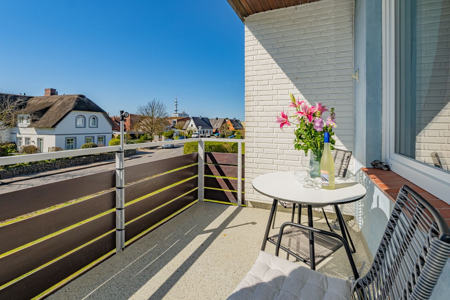 Blick vom Südwest-Balkon über die Dächer von Alt-Westerland